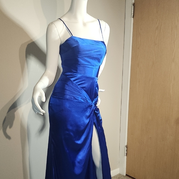 Elegant Blue Satin Evening Dress - Picture 4 of 15